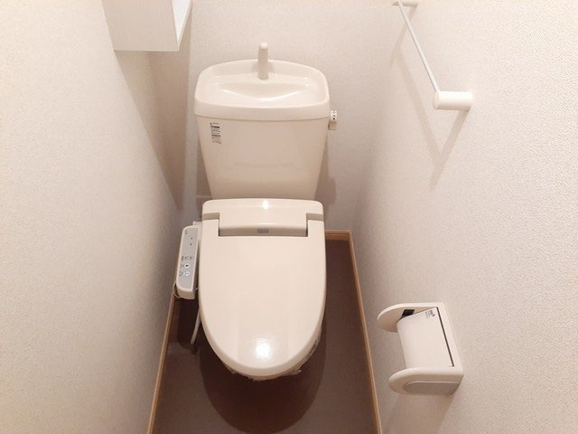 ラフレシ－ル　Ａのトイレ|落ち着いた色調のトイレです