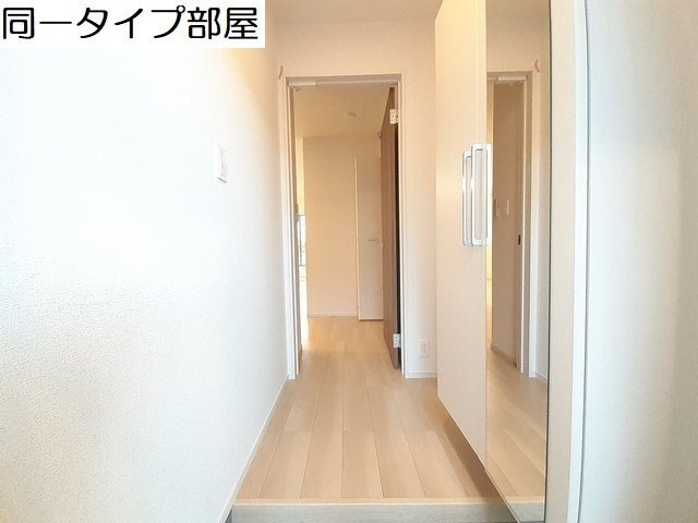 スリージェメゾン　Ⅰの玄関|収納もある玄関です