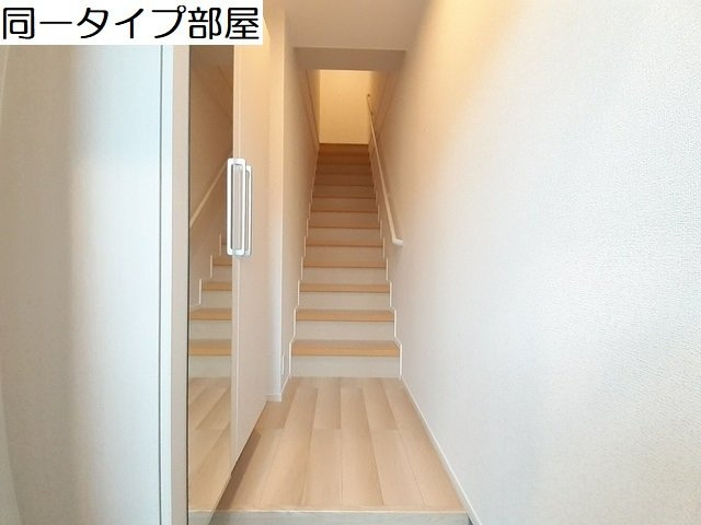 スリージェメゾン　Ⅰの玄関|収納もある玄関です