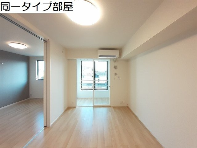 スリージェメゾン　Ⅰの居間・リビング|こちらのリビングで趣味の時間をお楽しみください