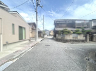 【前面道路含む現地写真】