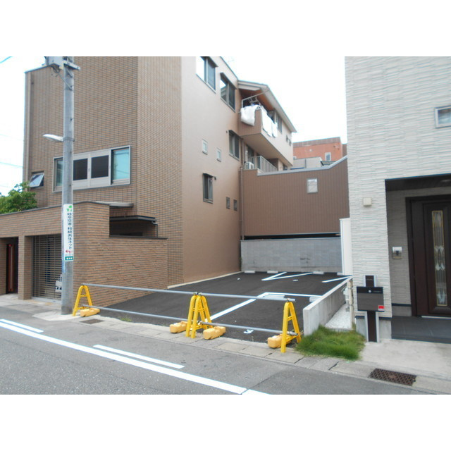 岐阜市坂井町１丁目の駐車場の駐車場