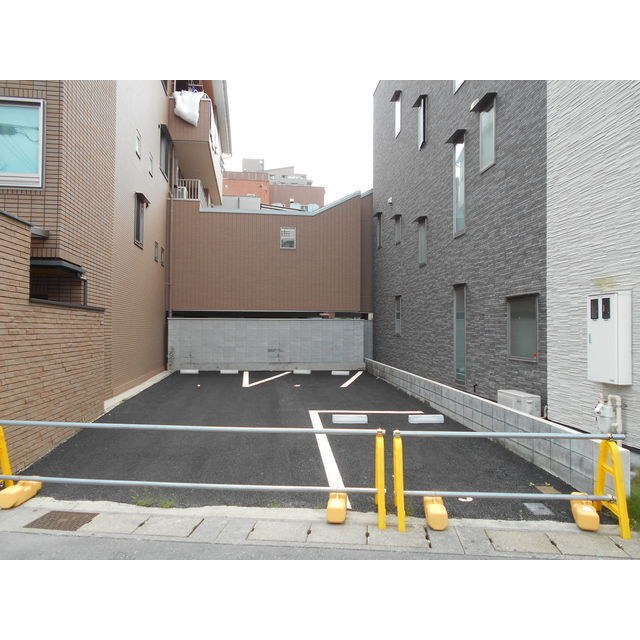 岐阜市坂井町１丁目の駐車場の駐車場