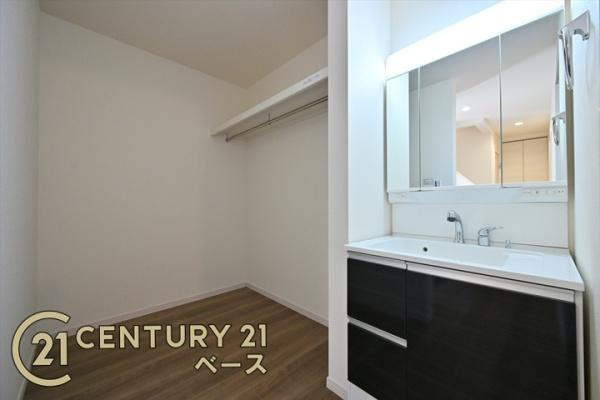 リーブルガーデン指柳町 ２号棟 ／新築一戸建の独立洗面台|■現地撮影写真■清潔感のある広々とした洗面スペースです！