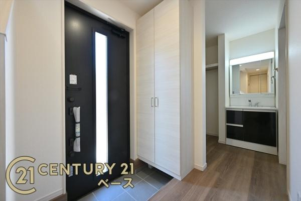 リーブルガーデン指柳町 ２号棟 ／新築一戸建の玄関|■現地撮影写真■すっきりとした明るい玄関が家族やお客様を迎えてくれます！