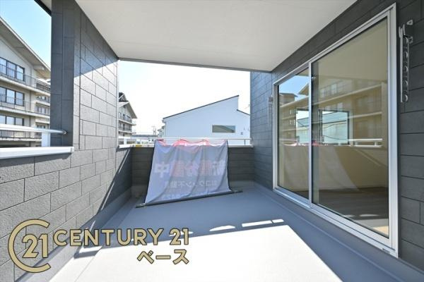 リーブルガーデン指柳町 ２号棟 ／新築一戸建のバルコニー|■現地撮影写真■奥行きのある広々としたバルコニーは南向きで日当たり良好です。