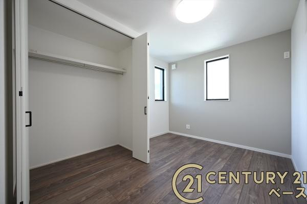 桜井市三輪 ２８号地 ／一戸建の収納|■現地撮影写真■冬物のコートや季節のものなどたくさんしまえる広さ！
