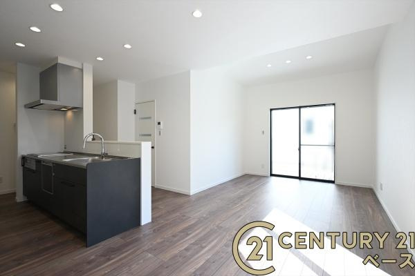 桜井市三輪 ２８号地 ／一戸建の居間・リビング|■現地撮影写真■家族団欒も快適な広々としたリビング！