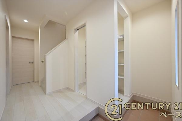 リーブルガーデン指柳町 ５号棟 ／新築一戸建の玄関|■ＳＩＣ完備で玄関をスッキリ快適にお使いいただけます！■