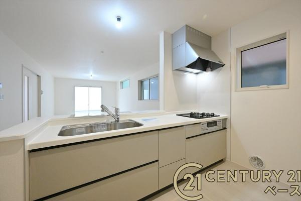 リーブルガーデン指柳町 ５号棟 ／新築一戸建のキッチン|■収納力と使いやすさを追求したシステムキッチンです！■