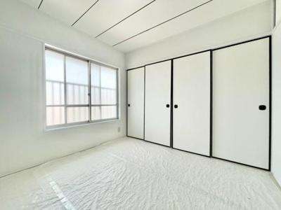 【子供部屋】 | 津久野台ファミリーマンション | 充分な広さと収納機能を備えた部屋はお子様の自発性と成長を促します。お子様の成長を支える、勉強や好きなことに没頭する学びの空間にどうぞ。