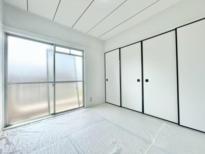 【和室】 | 津久野台ファミリーマンション | 全居室には収納を完備！普段使いのお洋服や小物はもちろん、季節物のお洋服などもしっかりと整理整頓おしまい頂けます。居室空間をより広く隅々までお使いいただけますね♪