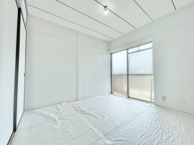 【和室】 | 津久野台ファミリーマンション | 光が沢山取り込める大きな窓。日差しを長時間受ける事が出来る暖かいお部屋です。