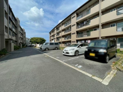 【駐車場】 | 津久野台ファミリーマンション | 駐輪場スペースです！幅の広い駐車場となっております♪