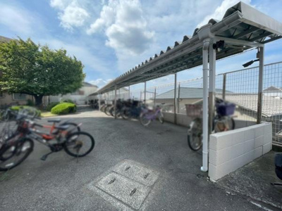 【その他共用部分】 | 津久野台ファミリーマンション | ゆとりのある駐輪場置場になってます！