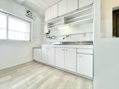 【キッチン】 | 津久野台ファミリーマンション | ご家族みんなで調理ができる位のスペースを実現したキッチン空間となっております。みんなで作った料理を召し上がりながらの会話は至福のひとときになるはずです♪