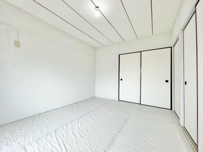 【和室】 | 津久野台ファミリーマンション | 通風・採光にも優れ、心地よい光と風があふれています。 贅沢といえるほどの豊かな居住性と、プライドを満たすクオリティが見事に調和した住空間。