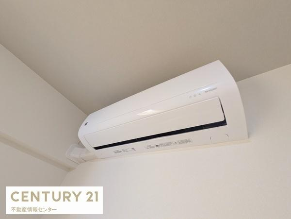 【内装】 | ユニハイム市岡２ | 真ん中の洋室にはエアコンが１台設置されています！