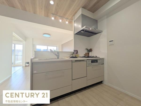 【キッチン】 | ユニハイム市岡２ | 食器洗浄乾燥機付きのシステムキッチンに新調されております！使い勝手のいい機能があるキッチンはうれしいポイントです！