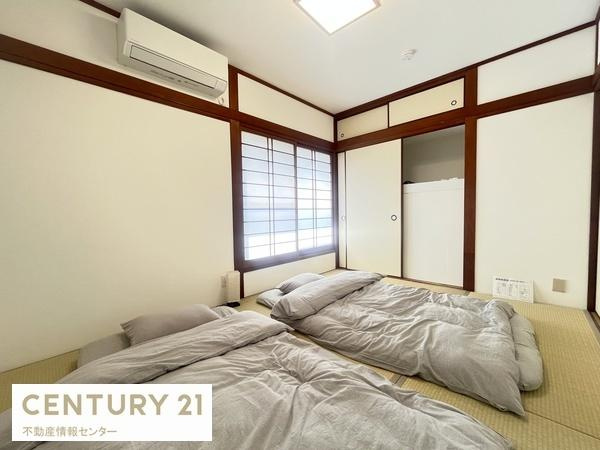 【寝室】 | 鶴町1丁目中古戸建 | 和室は畳も新調しており広々お使いいただけます！