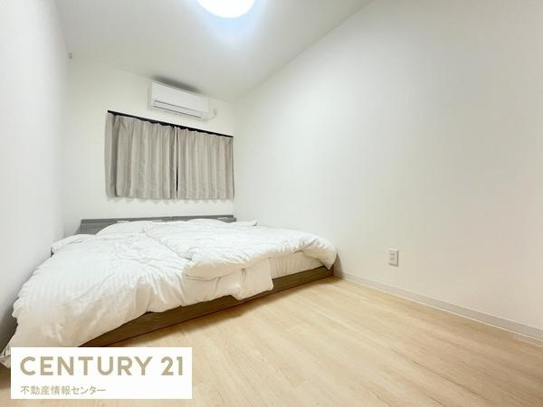 【洋室】 | 鶴町1丁目中古戸建 | 洋室もかなり広くベッドが2台余裕で入ります