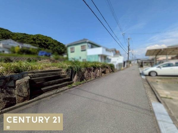 岩出市山　土地の前面道路含む現地写真