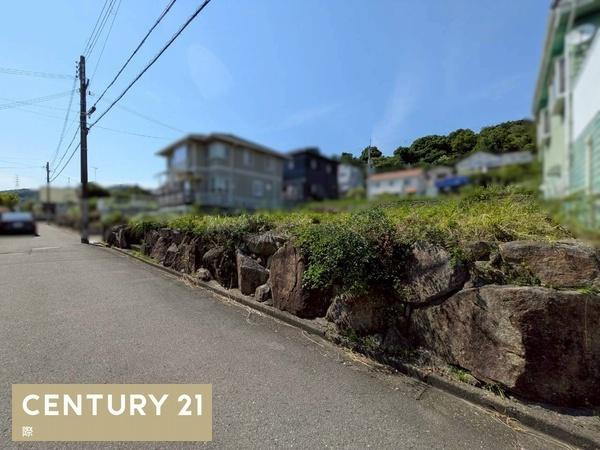 岩出市山　土地の前面道路含む現地写真