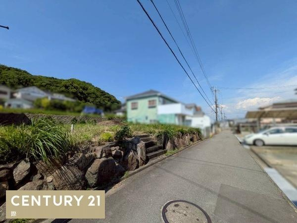 岩出市山　土地の前面道路含む現地写真