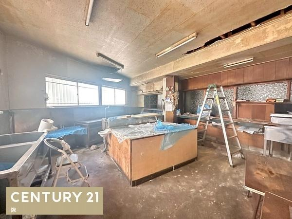 白浜町堅田　店舗付き住宅の内装