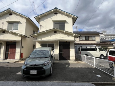 【外観】 | 川本貸家　 | 真ん中の建物外観です。