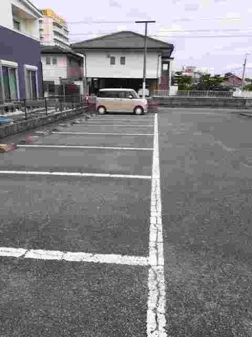 ハウスパピュラァの駐車場