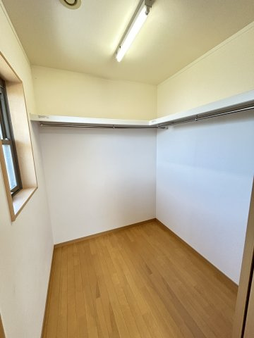 広さがココロをほどく家　熊本県南区御幸笛田4丁目の収納|2階8畳洋室に接続するウォークインクローゼット。どんなに服飾が多くてもバッチリ収納♪