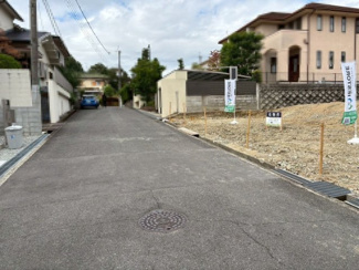【前面道路含む現地写真】 | 庭代台４丁　売土地　全２区画 | 現況更地ですので、すぐにお家を建てられますね♪