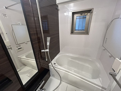 【浴室】 | エイルマンション水道町２ | 浴室乾燥機、窓あり