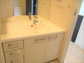 【洗面所】 | サーパス新町一丁目 | 洗面化粧台※前回募集時の写真２０２１年９月撮影