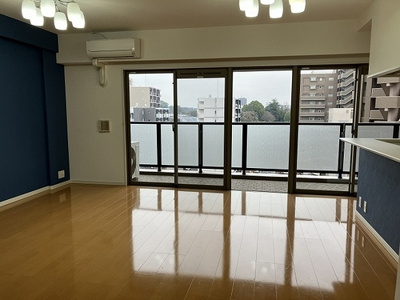 【居間・リビング】 | サーパス新町一丁目 | ゆったり過ごせるリビングです