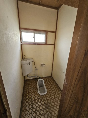 下中山戸建てのトイレ