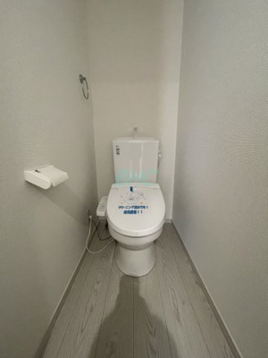 【トイレ】 | 本丸町1期1区画1号地 | プライベート空間として機能や内装にこだわった、優しい雰囲気のトイレはリラックス空間へ。
