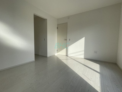 【洋室】 | 本丸町1期1区画1号地 | クローゼットのあるお部屋！荷物を収納することでお部屋をスマートに見せることができます。