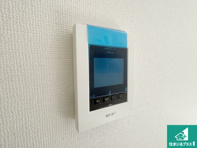 大津市本丸町　第1期　新築一戸建ての防犯設備|カラーモニターインターホン！声だけでなく来訪者の姿や顔がモニターで確認できるので、小さなお子様がいらっしゃるご家庭でも安心できます！