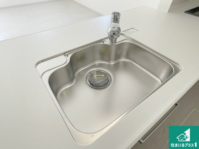 大津市本丸町　第1期　新築一戸建ての設備|蛇口の先端に浄水器を内蔵しています！原水と浄水、お湯と冷水、シャワーの切替えがワンタッチなので用途によって使い分けられます。