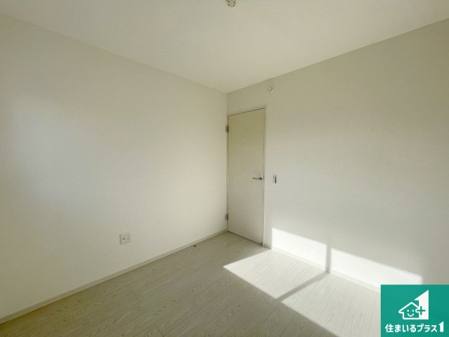 大津市本丸町　第1期　新築一戸建ての洋室|収納スペースが充実しているので子供の成長に合わせてたくさん収納ができます！家族構成に合わせた様々な活用ができる収納！