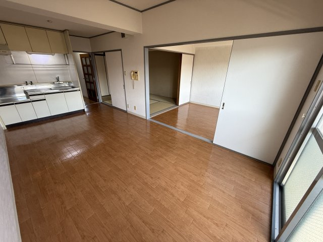 スカイハイツ緑地の居間・リビング