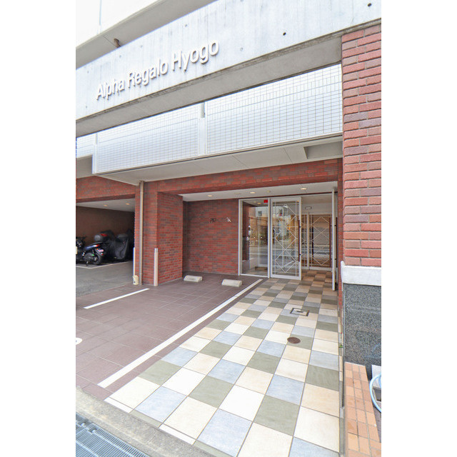 アルファレガロ兵庫のエントランス|落ち着いたエントランスです