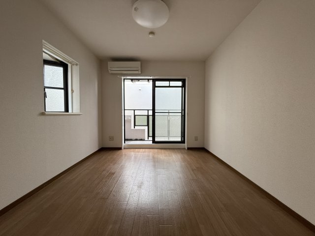 クレアコート曽根の洋室