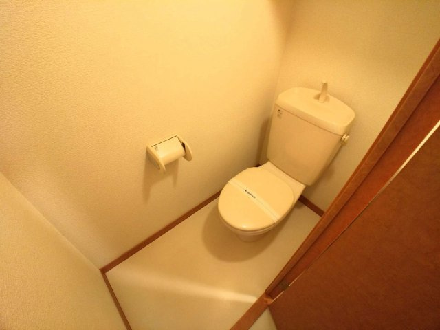 レオパレスいしかわのその他|明るく清潔感のあるトイレ