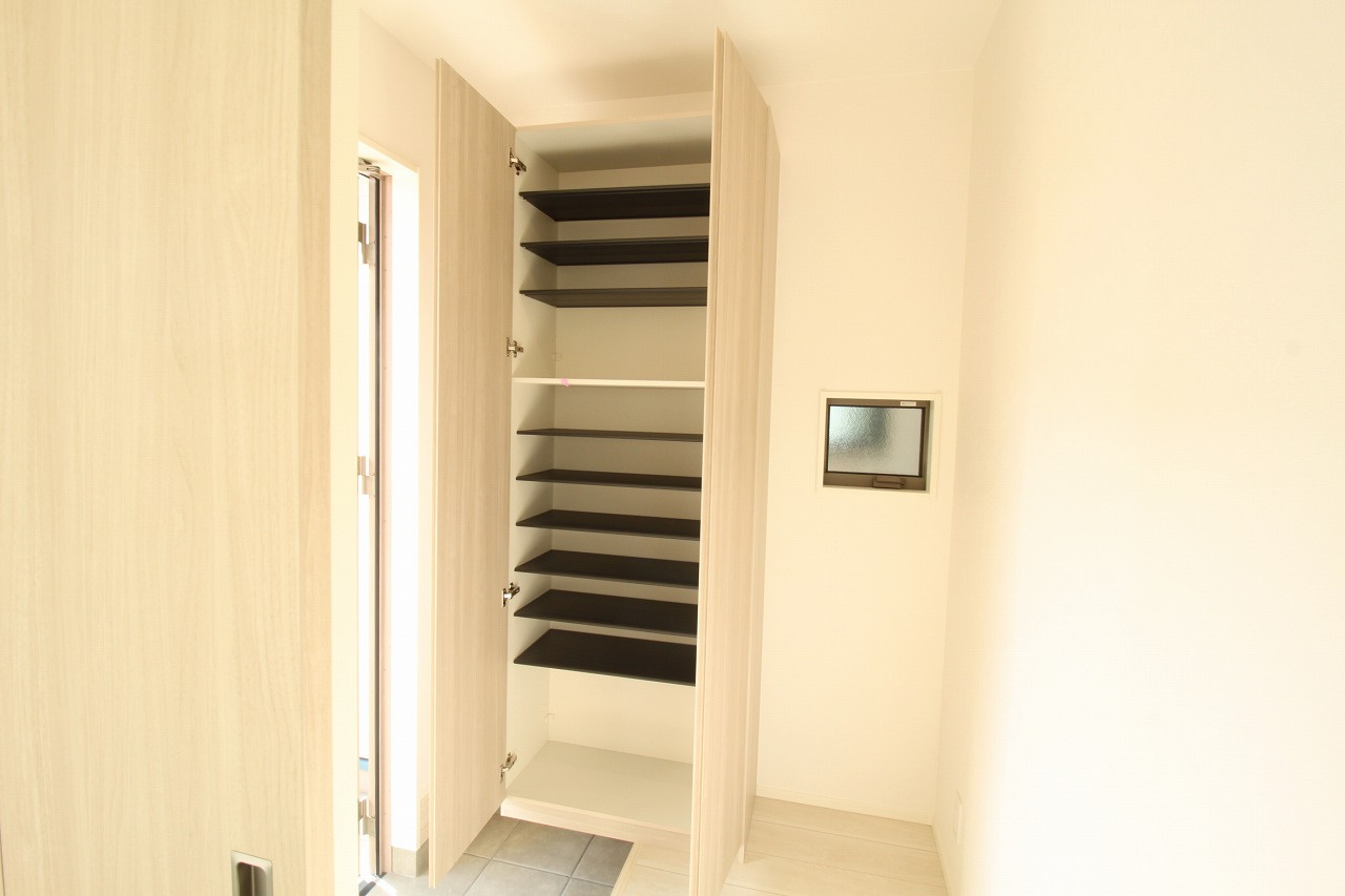 旭天神町　新築戸建　③　【内覧可能】の収納|玄関収納
