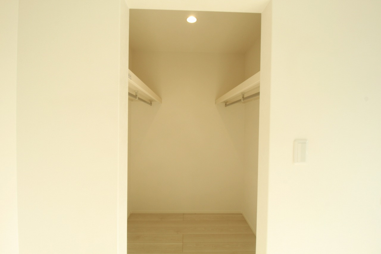 旭天神町　新築戸建　③　【内覧可能】の収納|2Ｆ　南の部屋　8.5帖+WIC