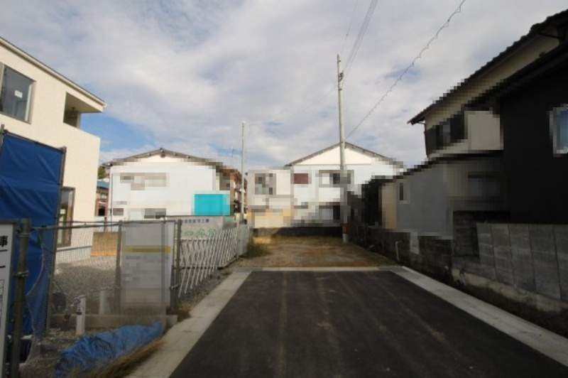 旭天神町　新築戸建　③　【内覧可能】の前面道路含む現地写真|前面道路　幅員4.9ｍ