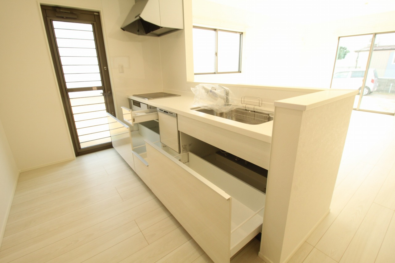 旭天神町　新築戸建　③　【内覧可能】のキッチン|カウンターキッチン